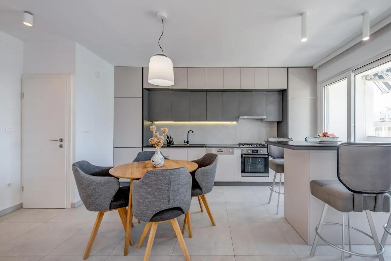 Apartment Modern 90 M2 Apt With Balcony W The Sea View Split